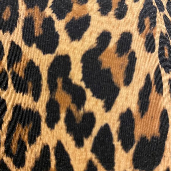 Kira Grace Leopard Leggings with FREE Seamless Knotted Midi Bra - both size: Med - Picture 7 of 13